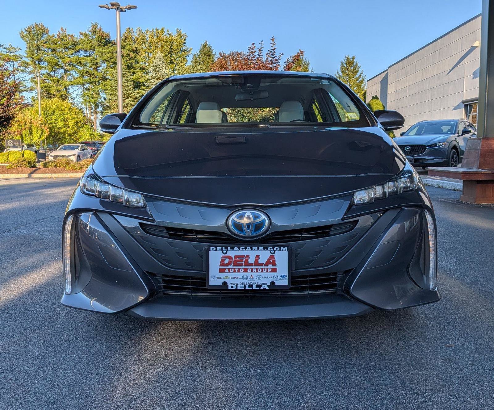 Used 2018 Toyota Prius Prime Premium FWD image 2