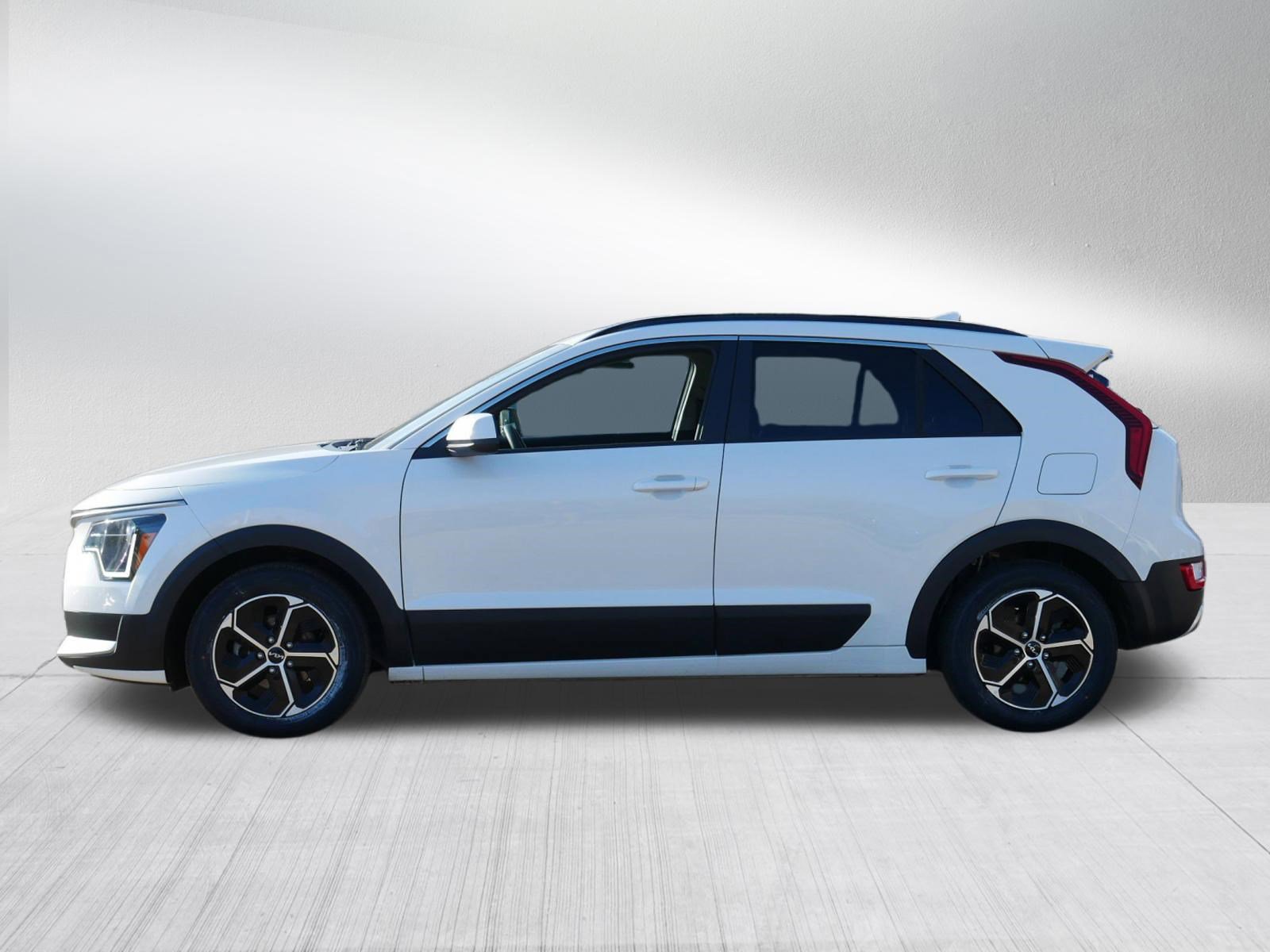 Certified 2024 Kia Niro LX image 4