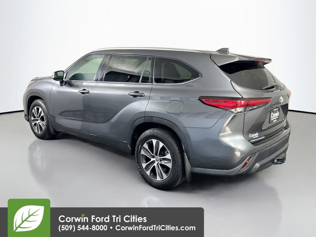 Used 2020 Toyota Highlander XLE AWD/4WD image 11