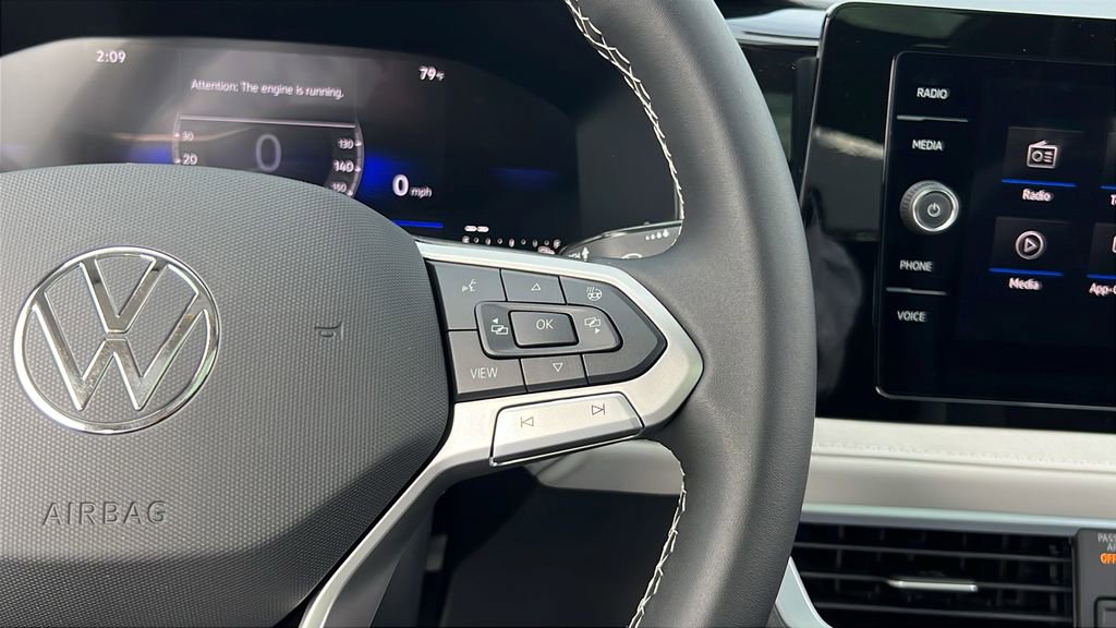 New 2025 Volkswagen Taos SE image 30