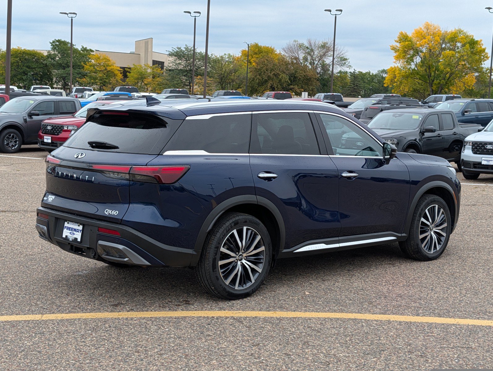 Used 2023 INFINITI QX60 Sensory AWD/4WD image 5