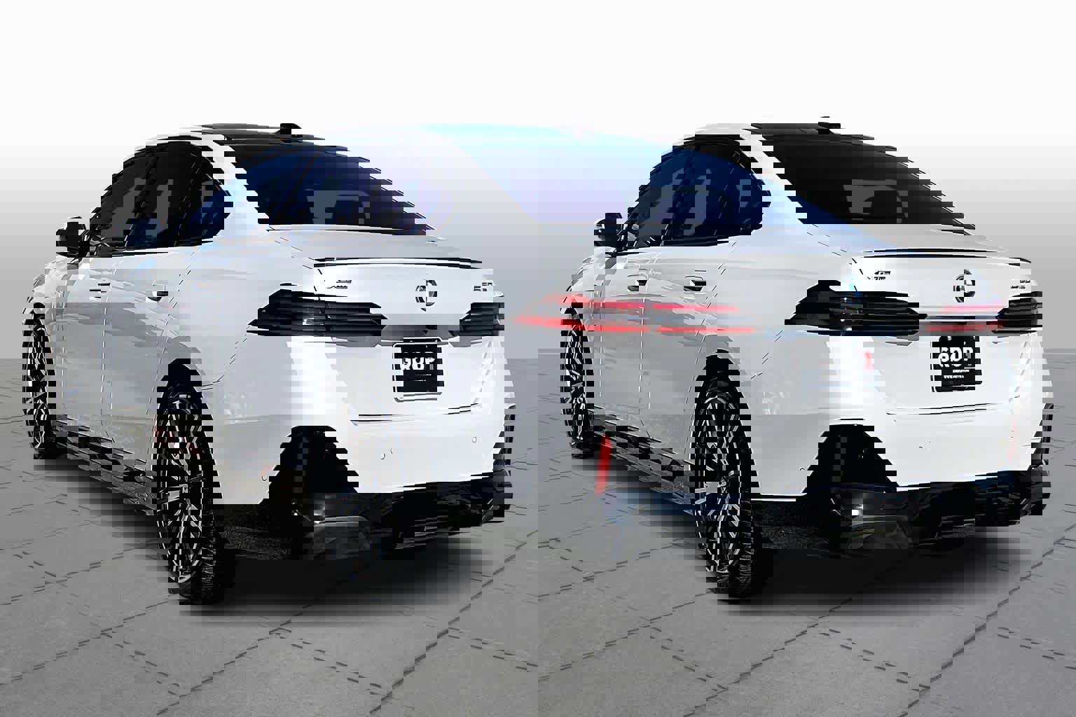 Used 2026 BMW 550e xDrive w/ Premium Package image 9