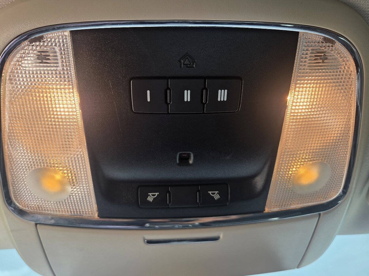 Used 2019 Chrysler 300 Limited RWD image 11