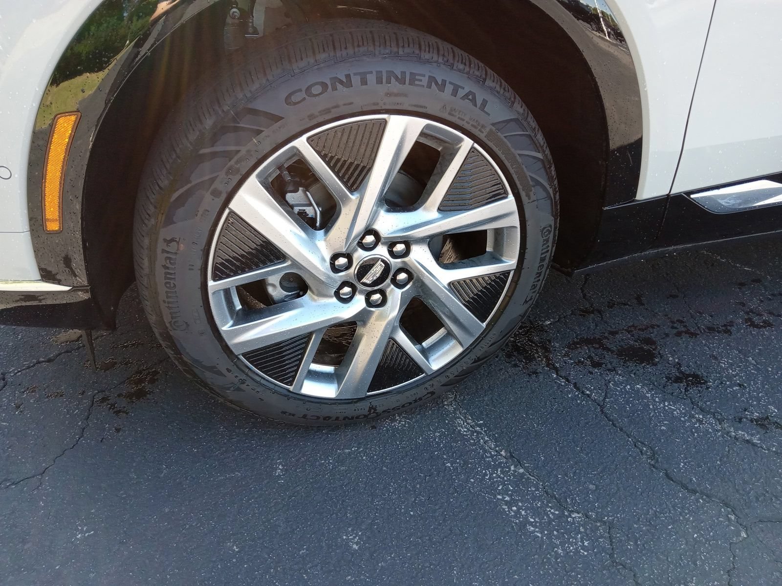 New 2027 Cadillac Optiq Premium Luxury AWD/4WD image 6