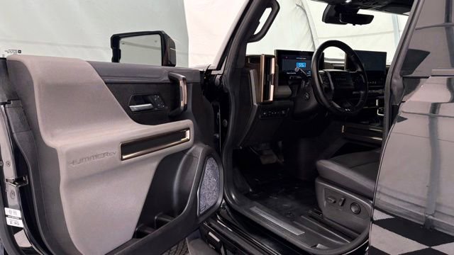 Used 2025 GMC Hummer EV 2X image 33
