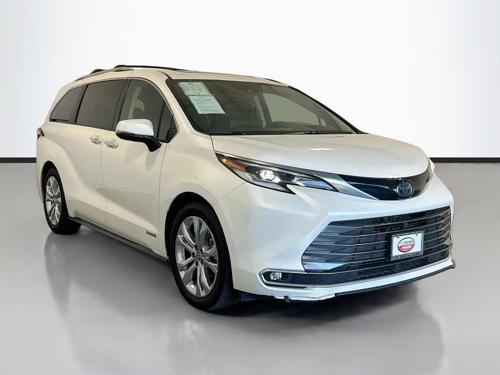 Used 2021 Toyota Sienna Platinum FWD image 3