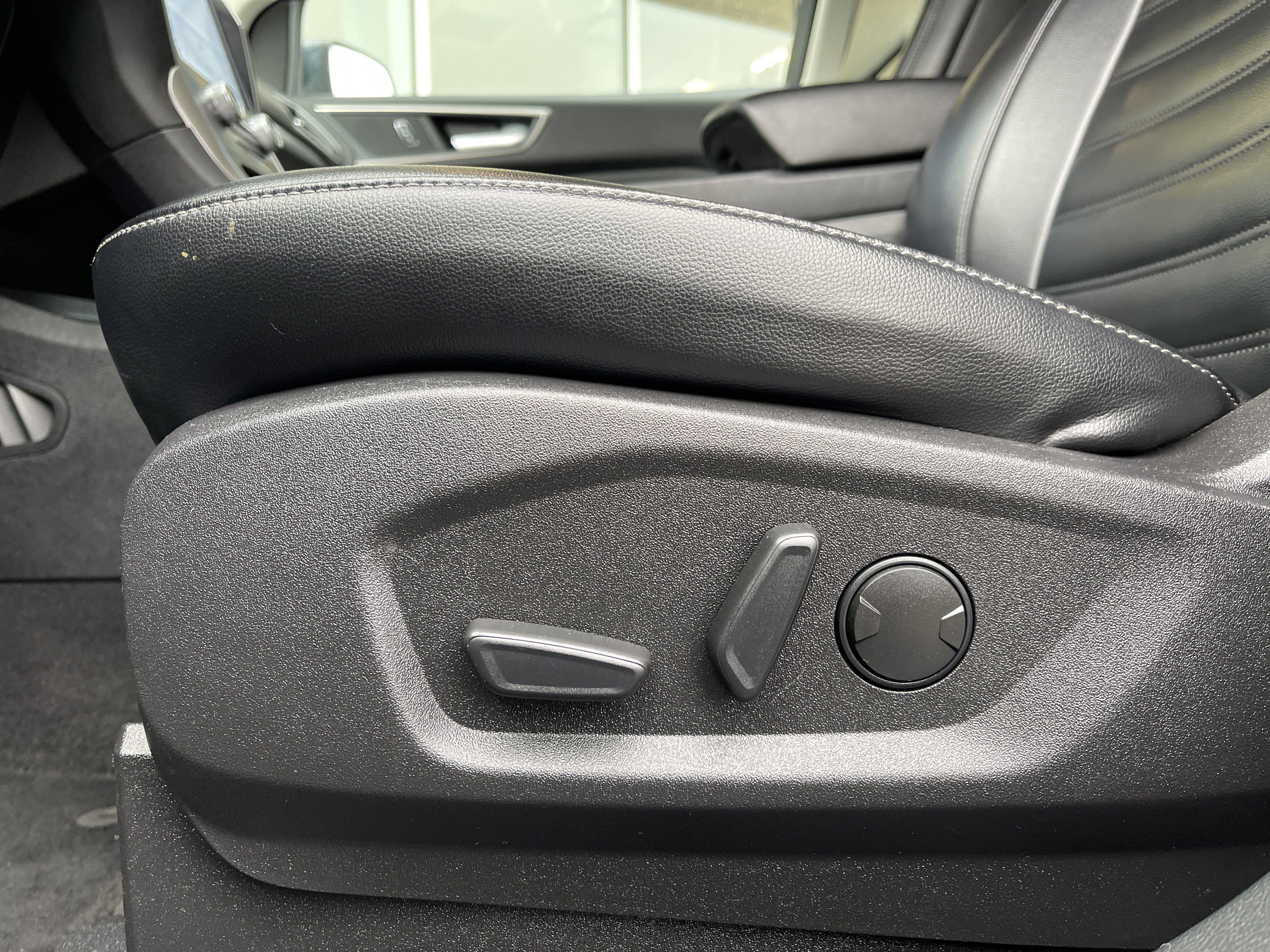 Used 2022 Ford Edge SEL image 17