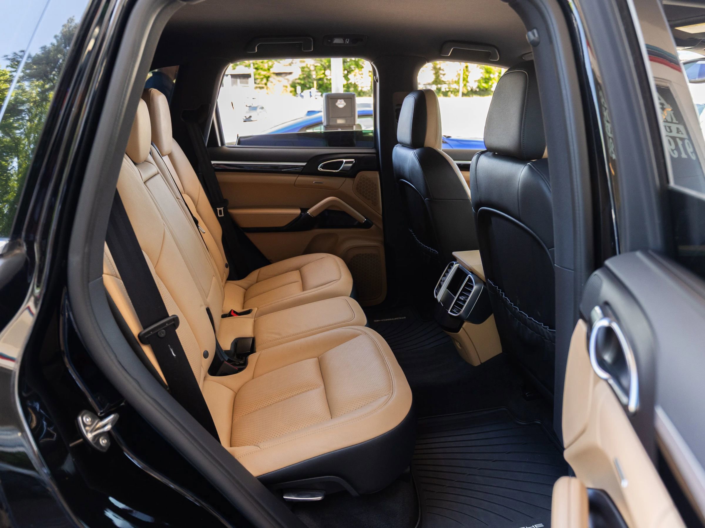 Used 2016 Porsche Cayenne AWD/4WD image 25