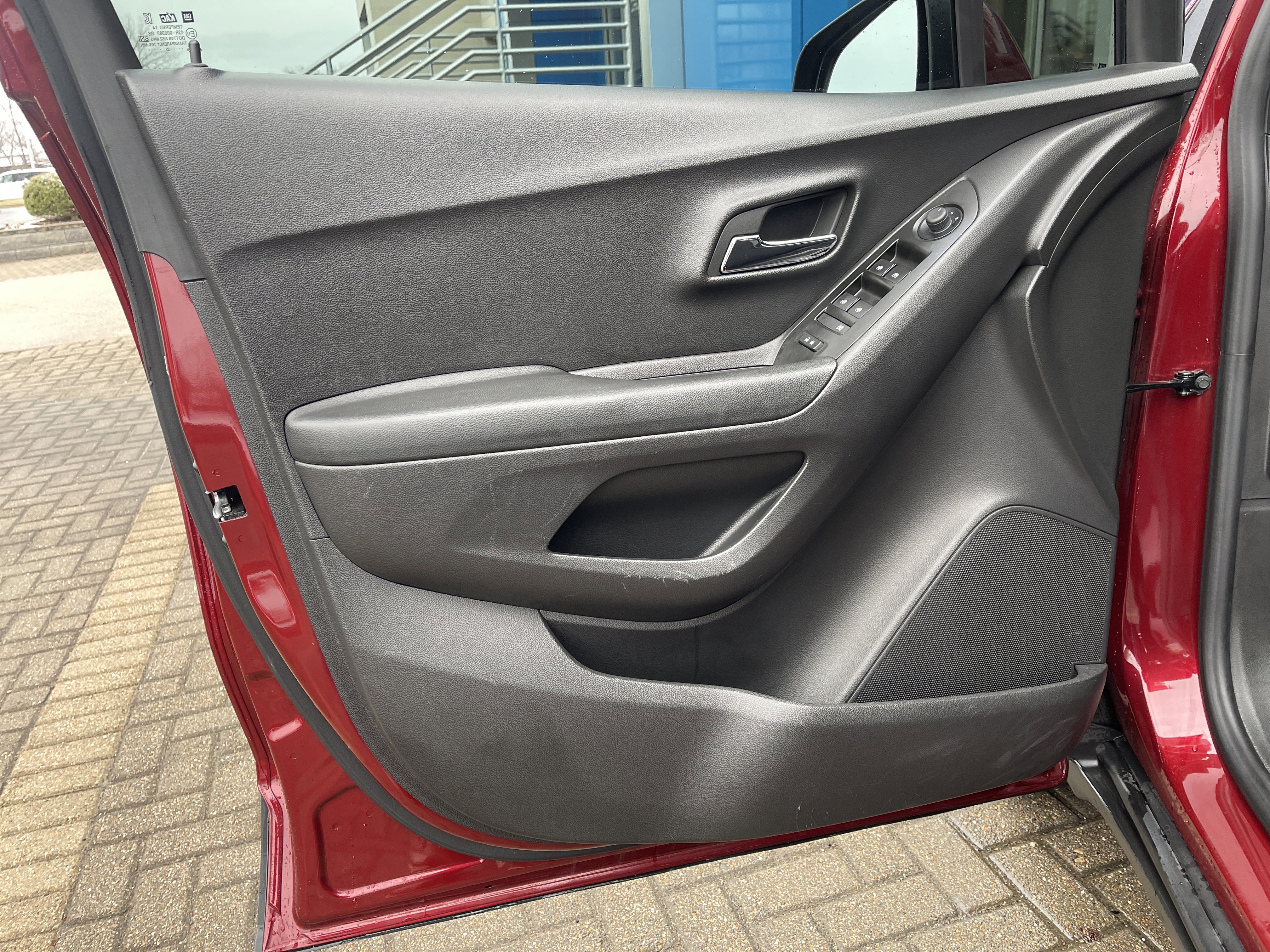 Used 2022 Chevrolet Trax LT w/ LT Convenience Package image 14