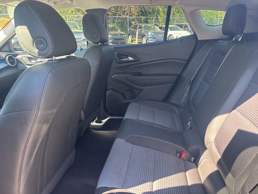 Used 2025 Chevrolet Trax LT image 11