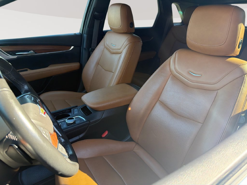 Used 2022 Cadillac XT5 Premium Luxury w/ Technology Package AWD/4WD image 13