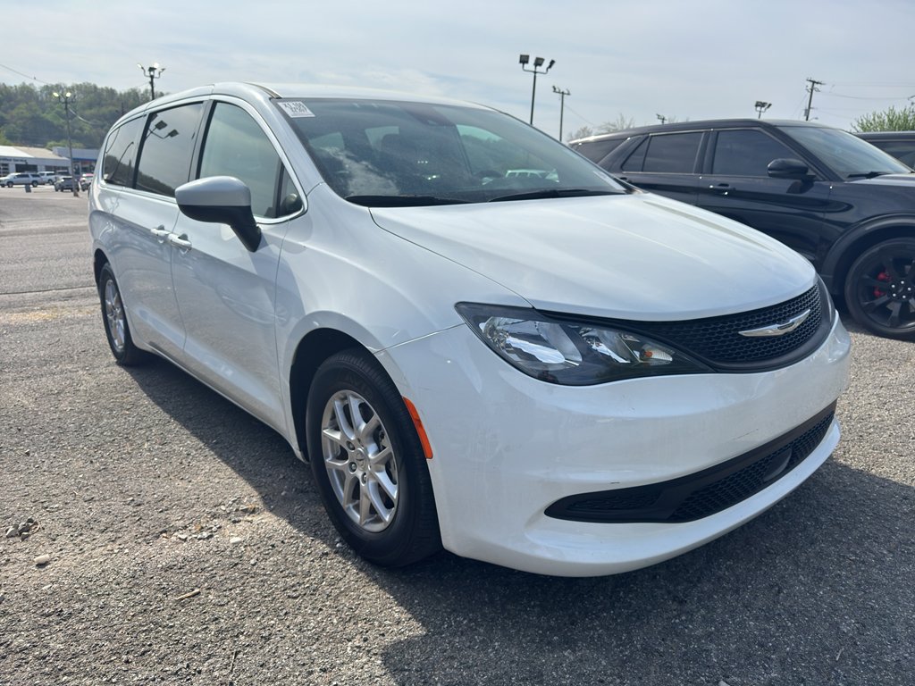 Used 2023 Chrysler Voyager LX image 1