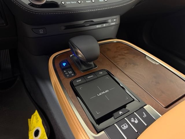 Used 2022 Lexus LS 500 w/ Accessory Package (Z2) RWD image 23