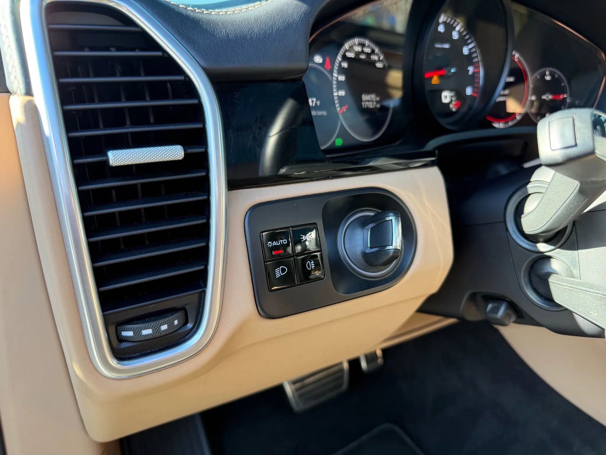 Used 2019 Porsche Cayenne S image 33