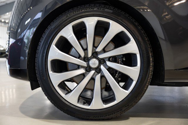 Used 2025 Land Rover Range Rover Autobiography image 17