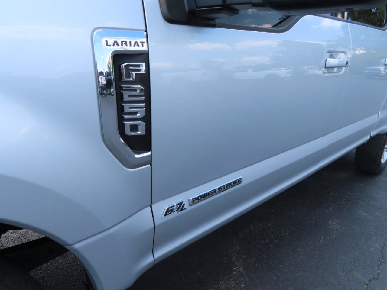 Used 2017 Ford F250 Lariat w/ Lariat Ultimate Package AWD/4WD image 13