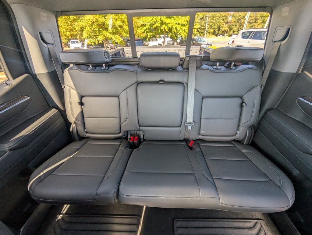 Used 2024 Chevrolet Silverado 1500 LT Trail Boss w/ Convenience Package II AWD/4WD image 28