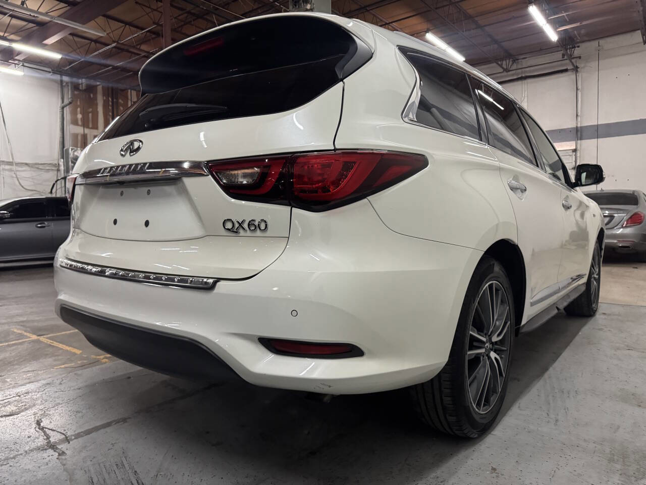 Used 2019 INFINITI QX60 Luxe w/ Essential Package image 8