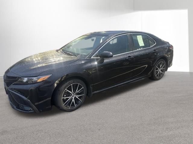 Used 2023 Toyota Camry SE FWD image 1