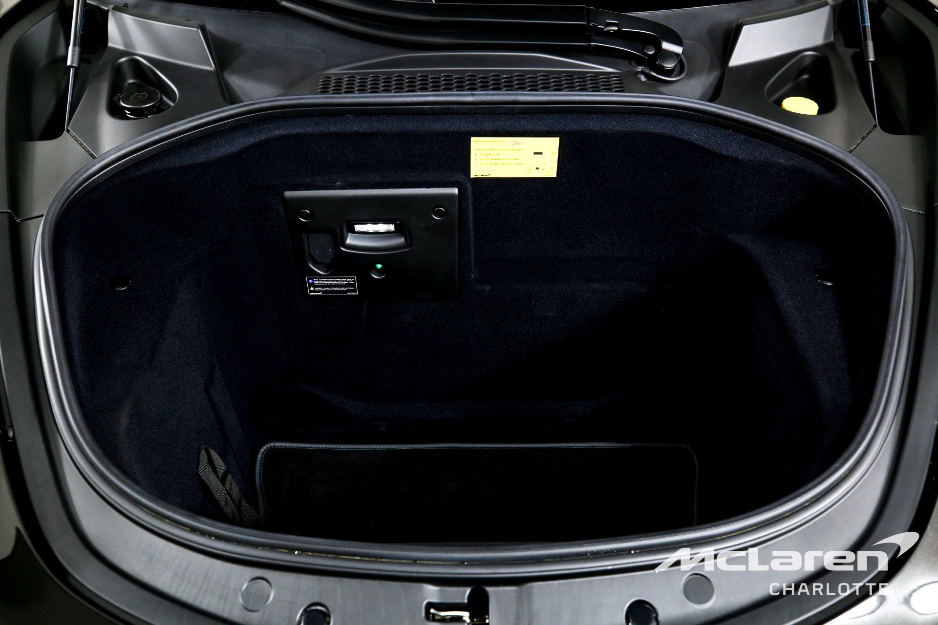 Used 2025 McLaren Artura Spider image 18