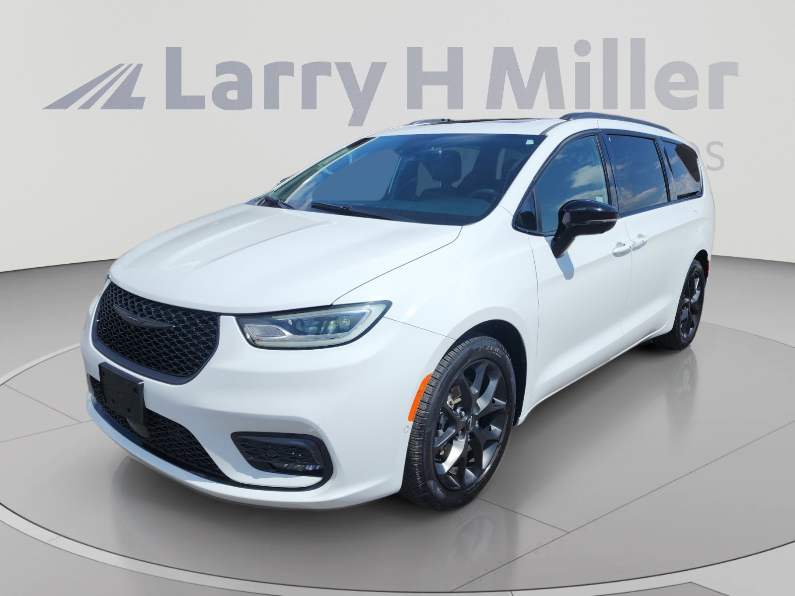 Used 2023 Chrysler Pacifica Limited w/ S Appearance Package