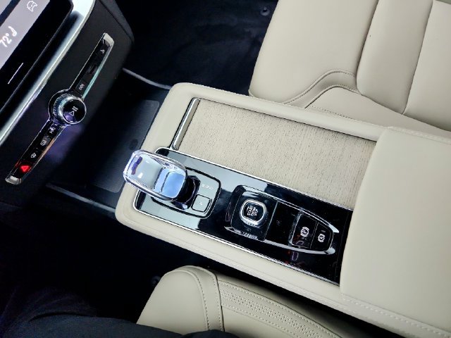 New 2026 Volvo XC90 B6 Plus w/ Protection Package AWD/4WD image 22