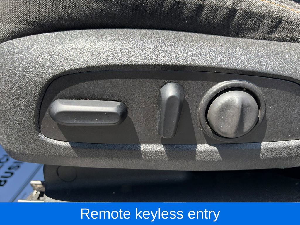 Used 2018 Chevrolet Equinox LT FWD image 16