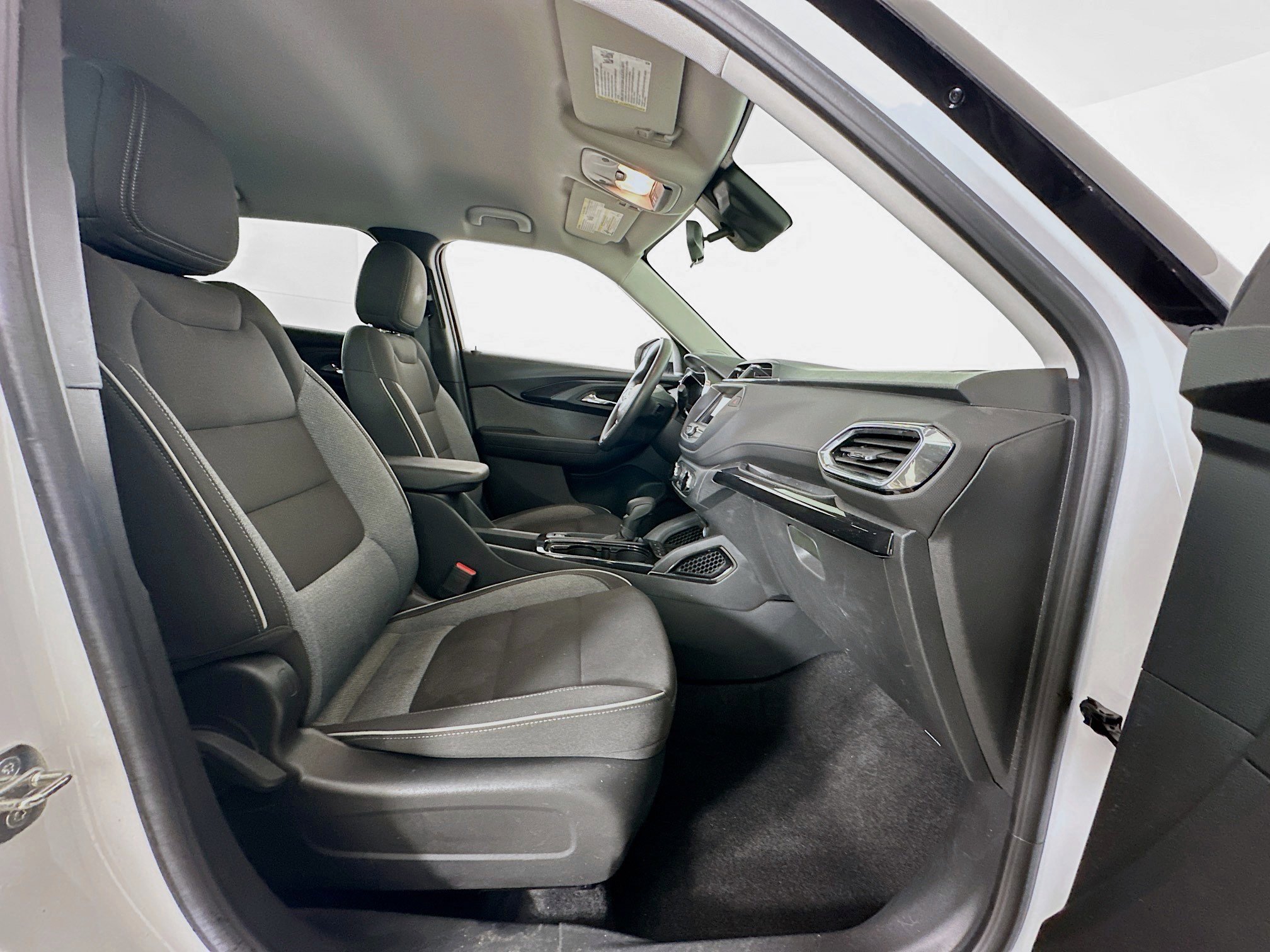 Used 2022 Chevrolet TrailBlazer LT w/ Driver Confidence Package image 28