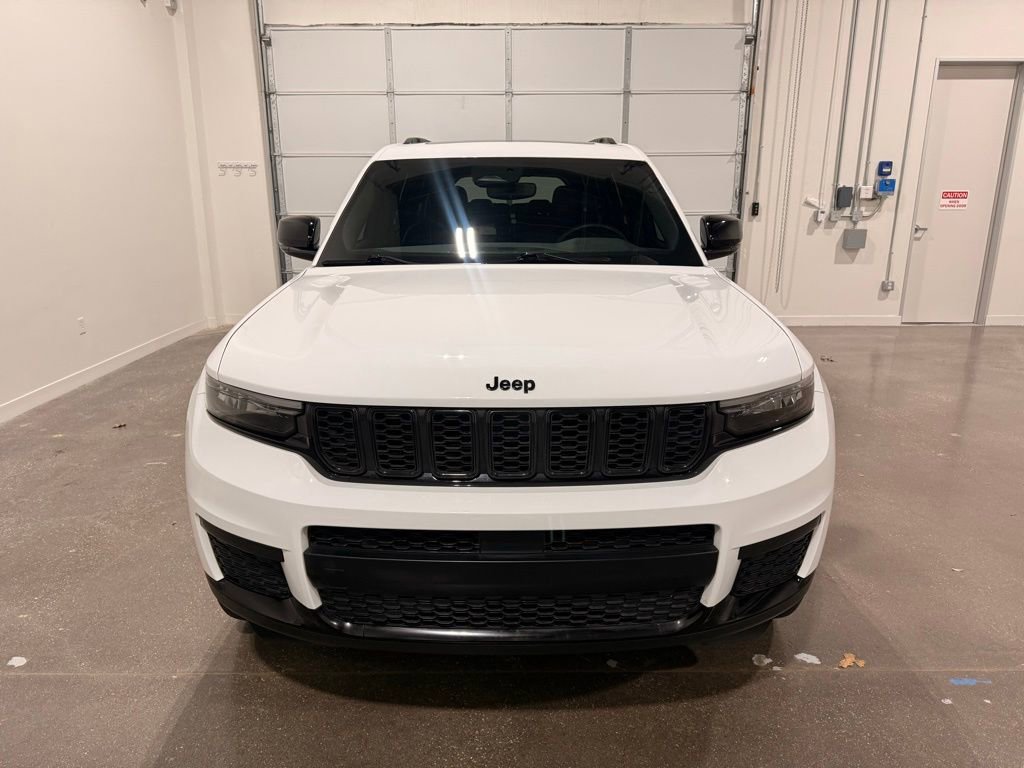 Used 2022 Jeep Grand Cherokee L Laredo image 2