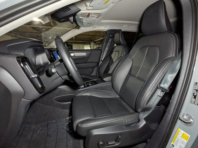 New 2025 Volvo XC40 B5 Ultra w/ Climate Package AWD/4WD image 13