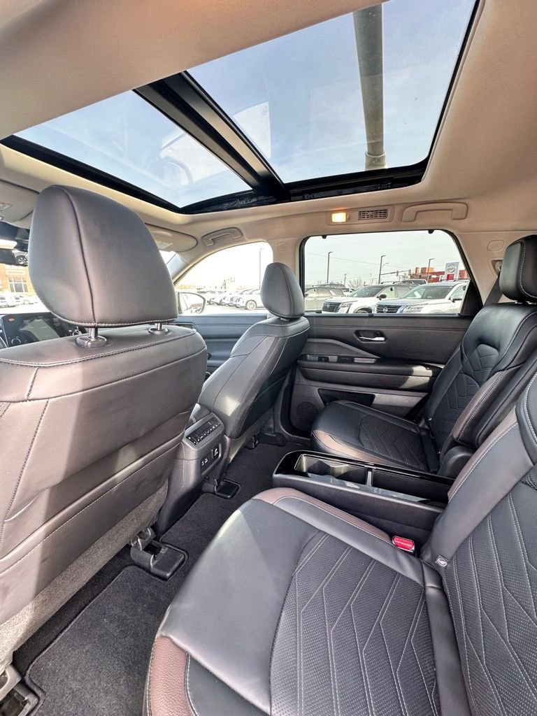 Certified 2024 Nissan Pathfinder Platinum image 33