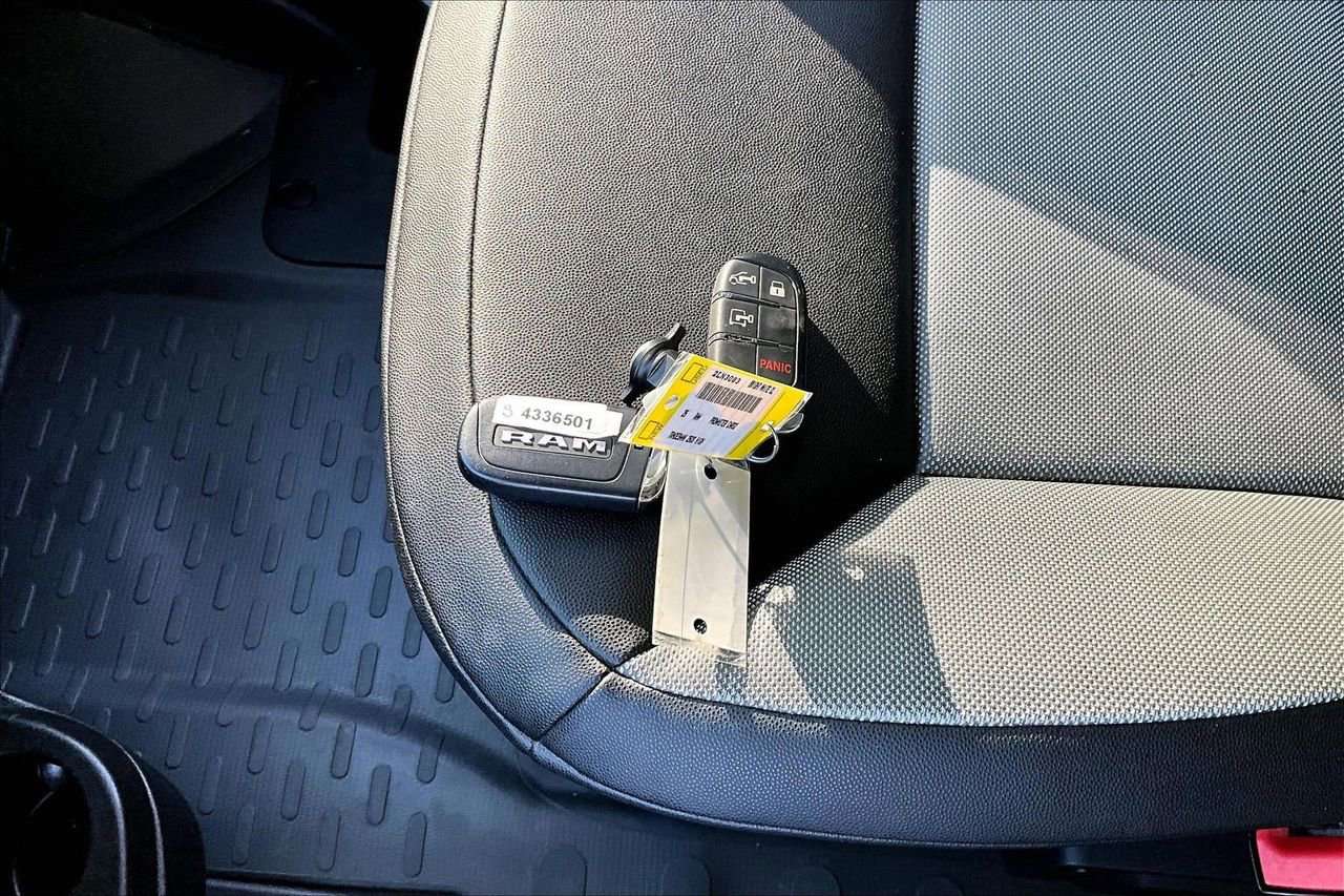 Used 2025 RAM ProMaster 2500 w/ Convenience Group image 30