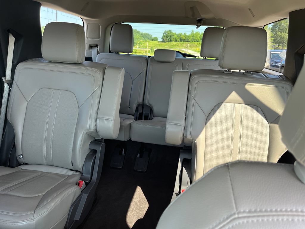 Used 2021 Ford Expedition Limited AWD/4WD image 12