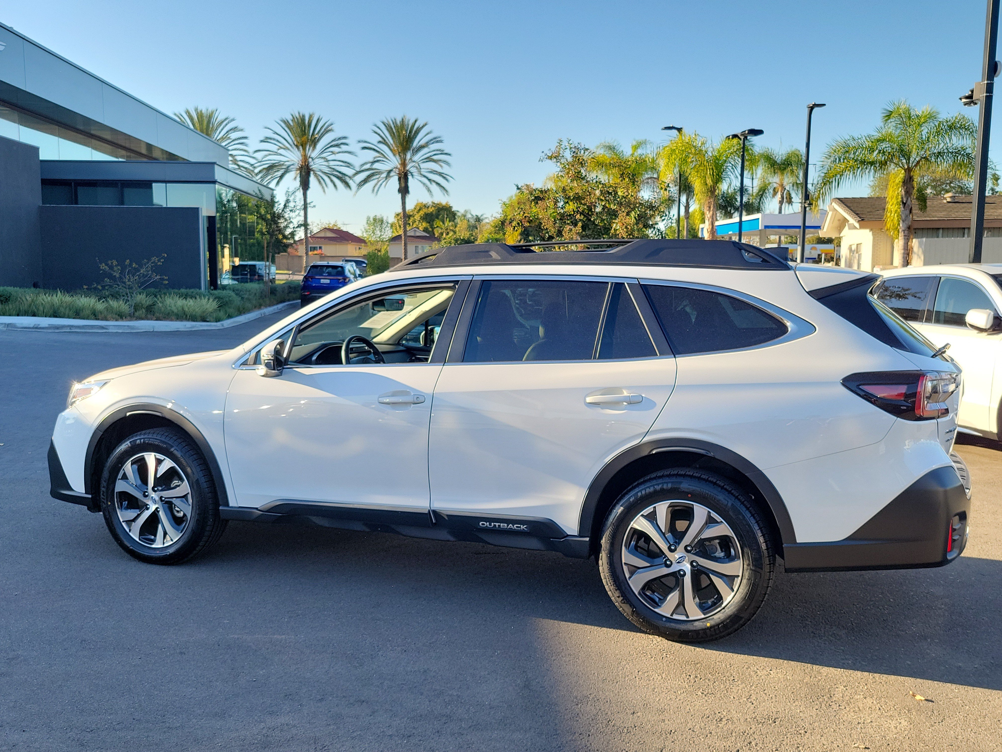 Used 2022 Subaru Outback Limited AWD/4WD image 8