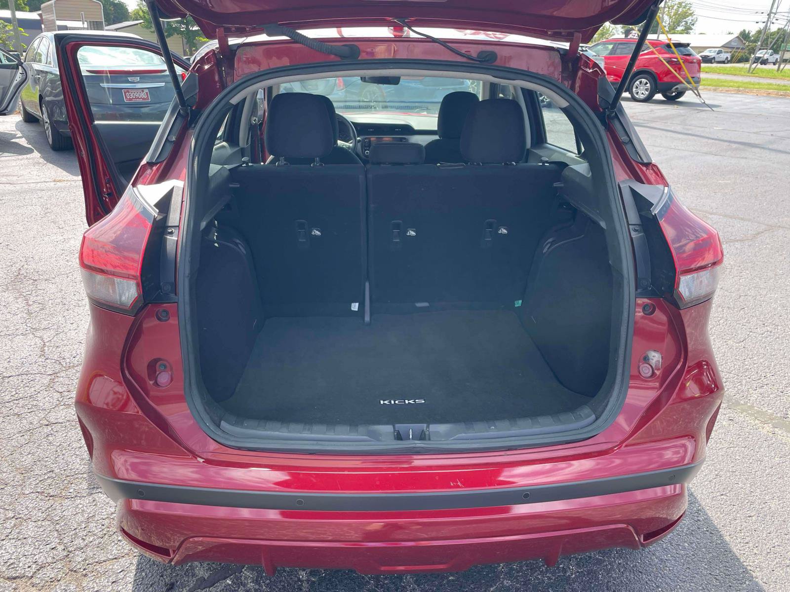Used 2023 Nissan Kicks SV w/ Interior Electronics Package FWD image 11