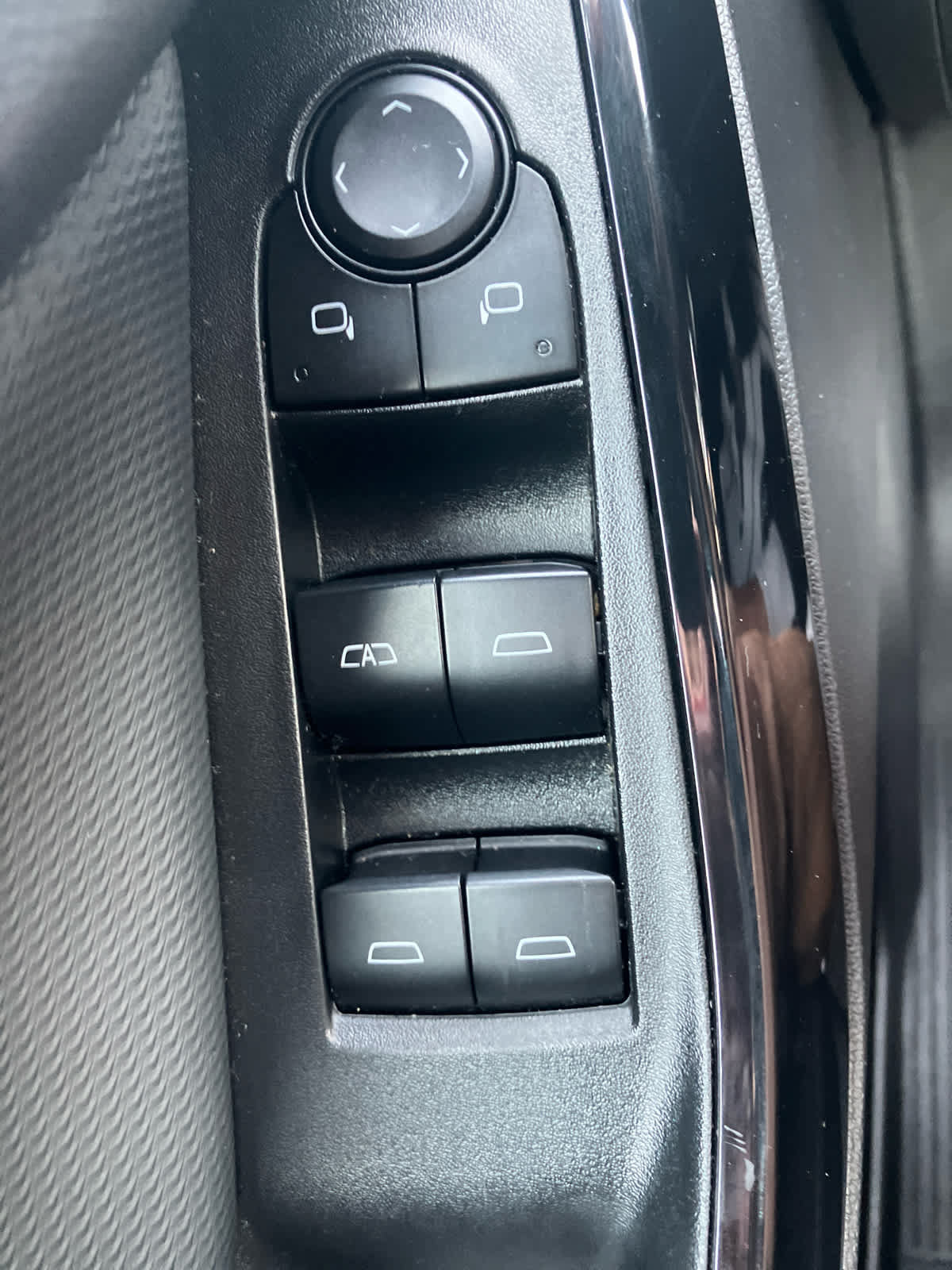 Used 2025 Chevrolet Equinox LT w/ Safety and Technology Package FWD image 13