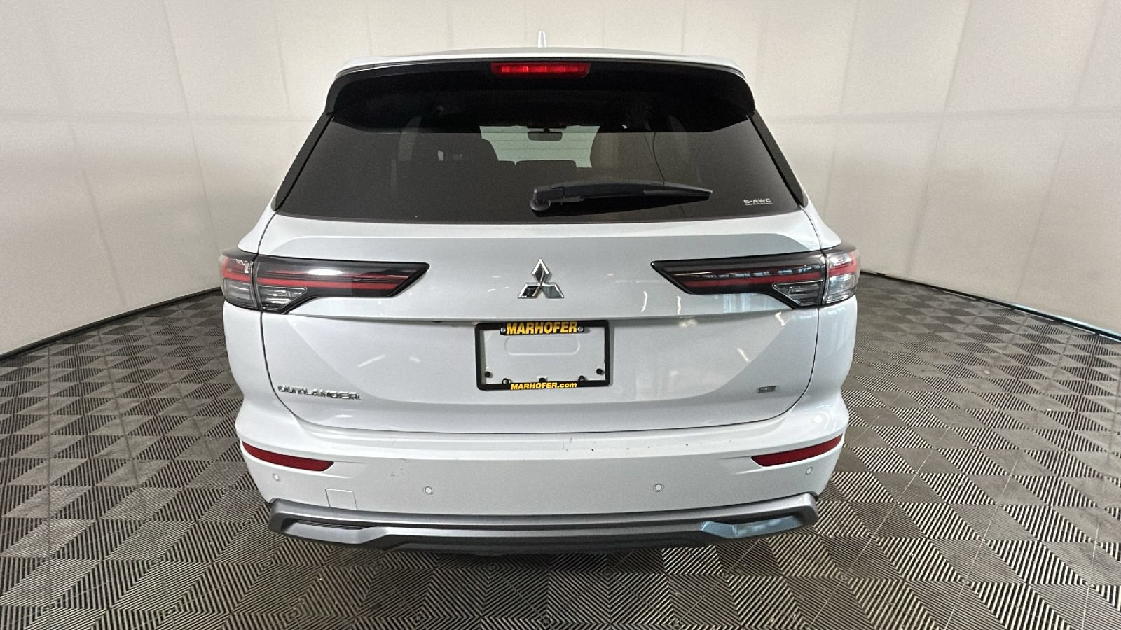 Used 2025 Mitsubishi Outlander SE AWD/4WD image 3