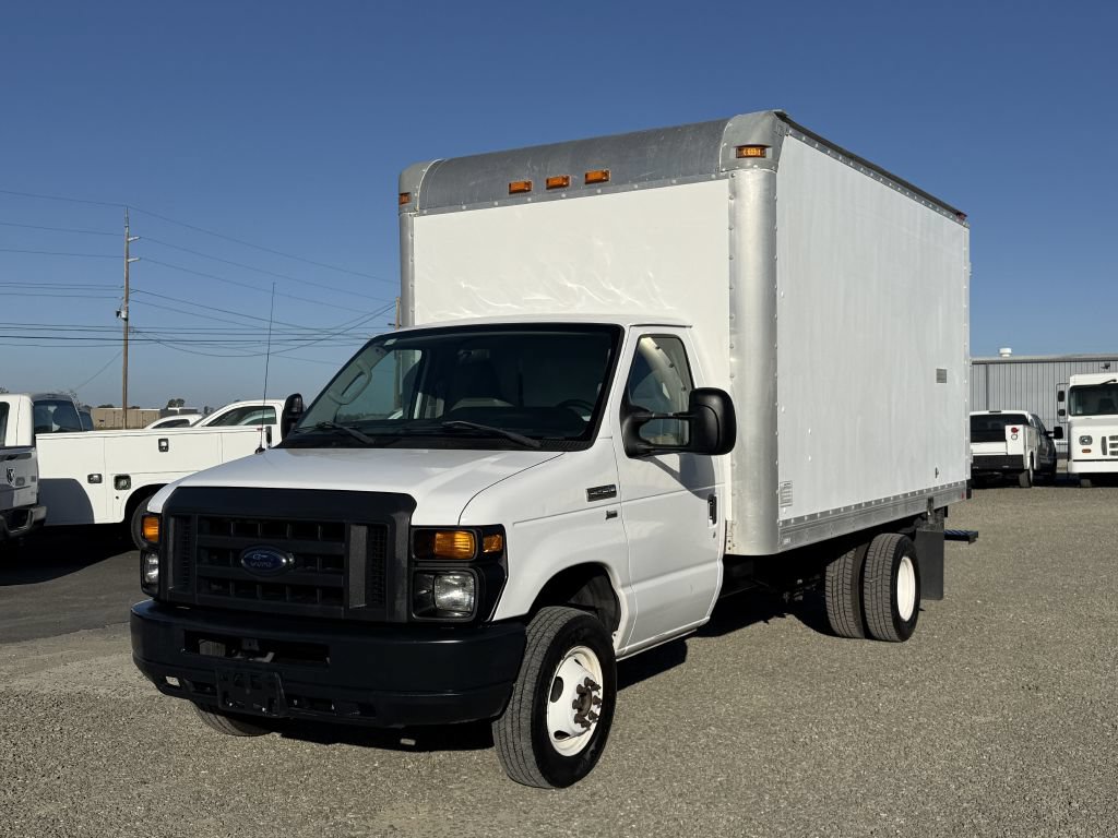 Used 2013 Ford E-450 and Econoline 450 Super Duty RWD image 2