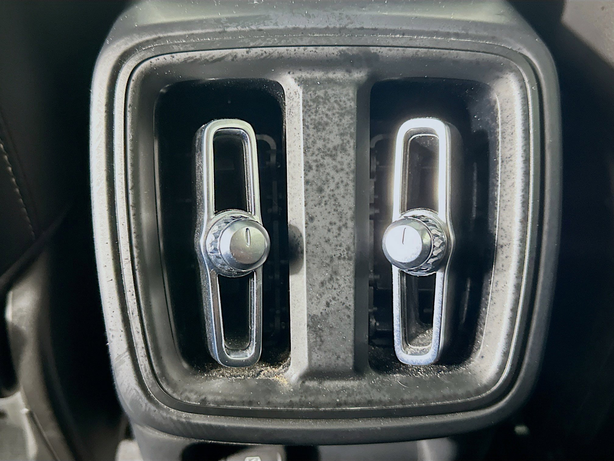 Used 2024 Volvo XC40 B5 Core image 26