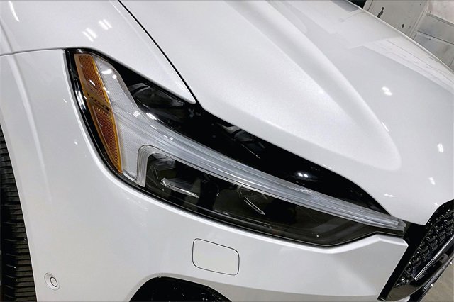Certified 2023 Volvo XC60 B5 Ultimate w/ Climate Package image 30