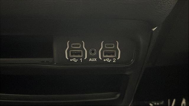 Used 2024 Chrysler Pacifica Touring image 36