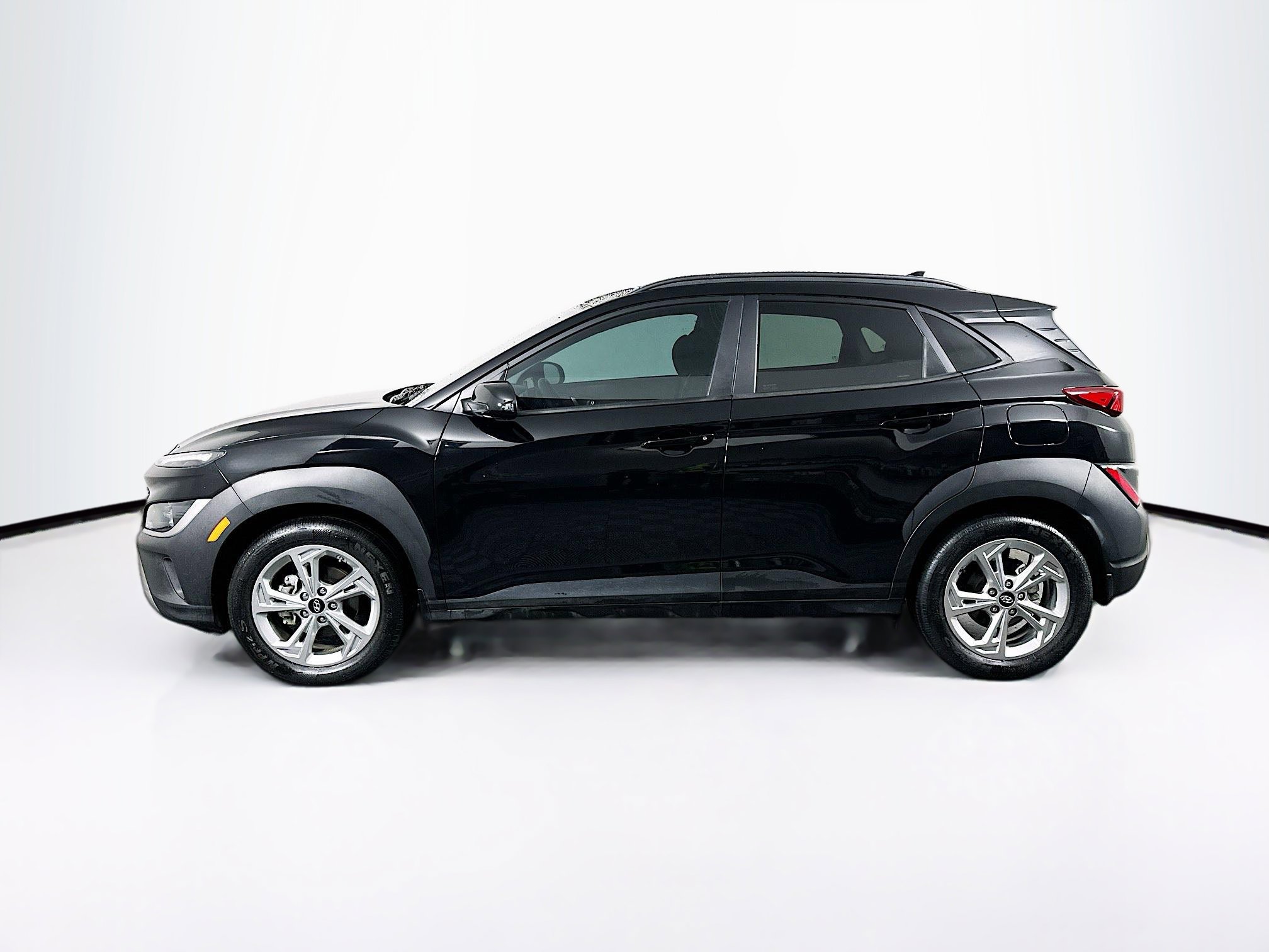 Used 2023 Hyundai Kona SEL w/ Convenience Package image 4