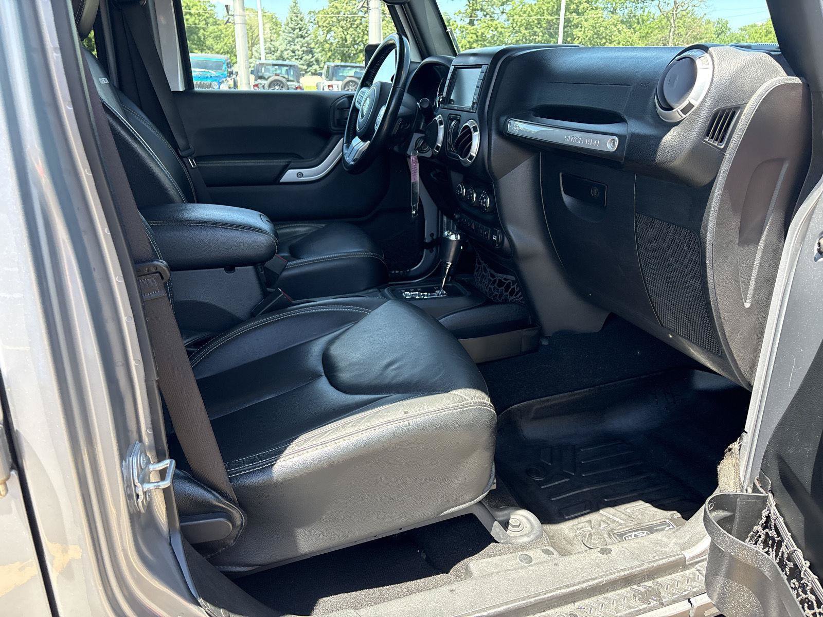 Used 2017 Jeep Wrangler Unlimited Rubicon AWD/4WD image 13