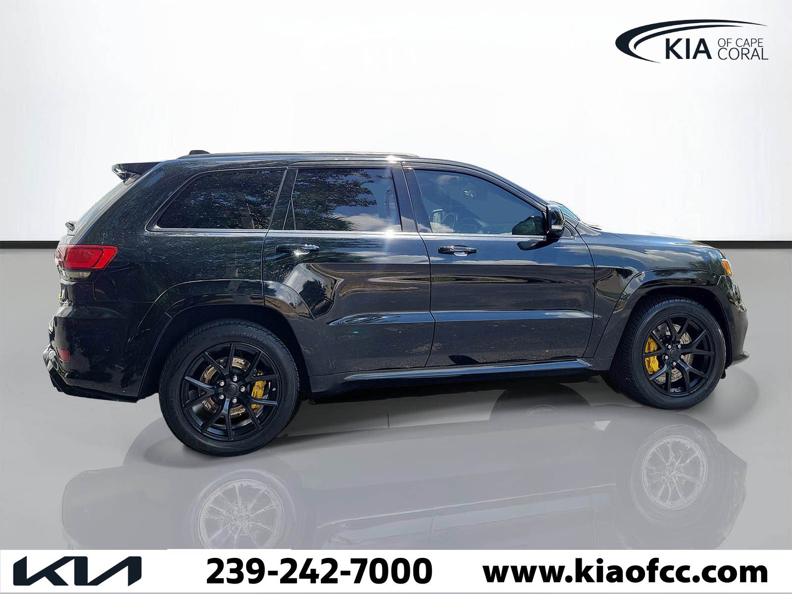 Used 2020 Jeep Grand Cherokee Trackhawk AWD/4WD image 3