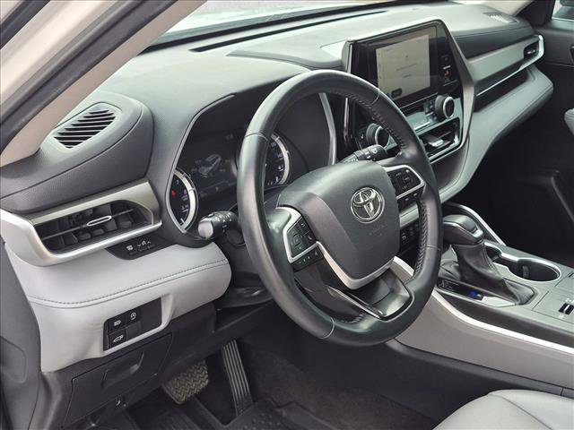 Used 2023 Toyota Highlander XLE FWD image 10