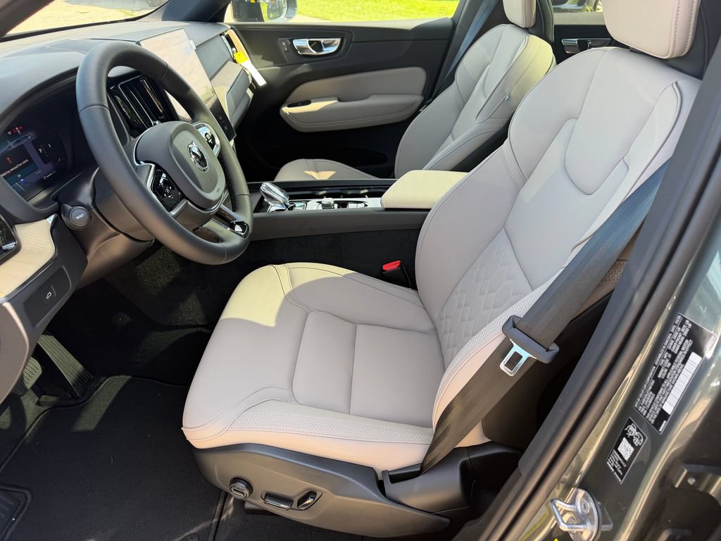 New 2026 Volvo XC60 B5 Core w/ Climate Package AWD/4WD image 17