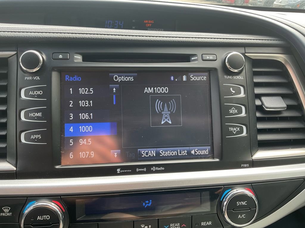 Used 2019 Toyota Highlander Plus AWD/4WD image 17
