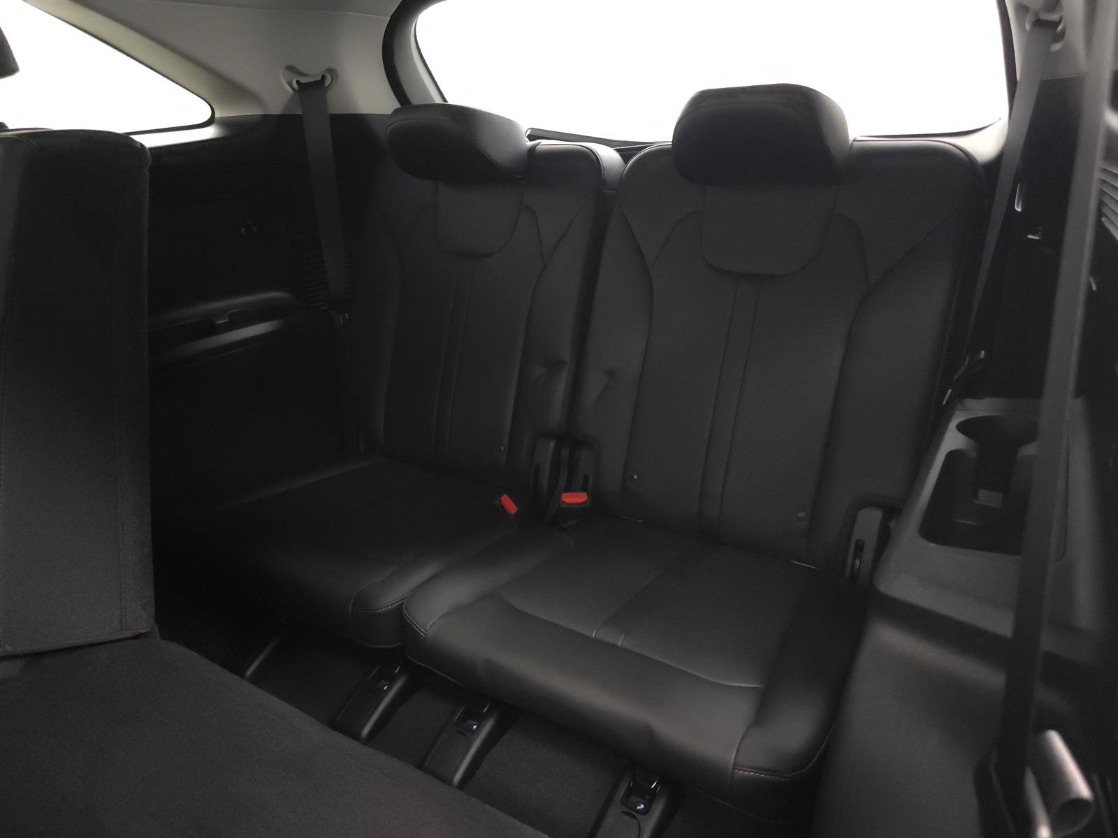 Used 2022 Kia Sorento S w/ Panoramic Sunroof Package AWD/4WD image 6