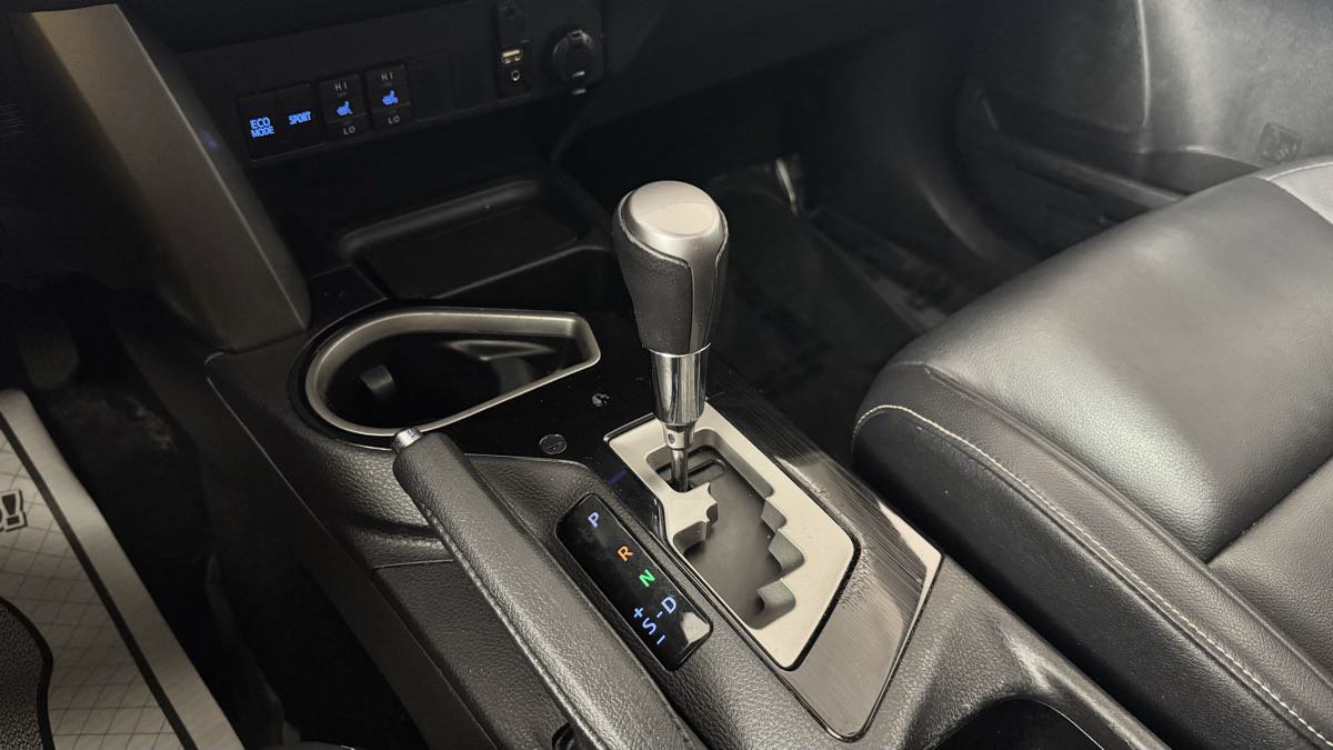 Used 2016 Toyota RAV4 Limited AWD/4WD image 22