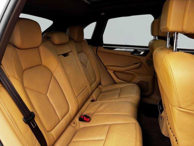 Used 2017 Porsche Macan Turbo AWD/4WD image 46